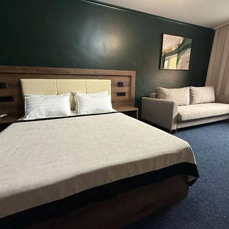 Ulpan Mini Hotel Astana Bagian luar foto