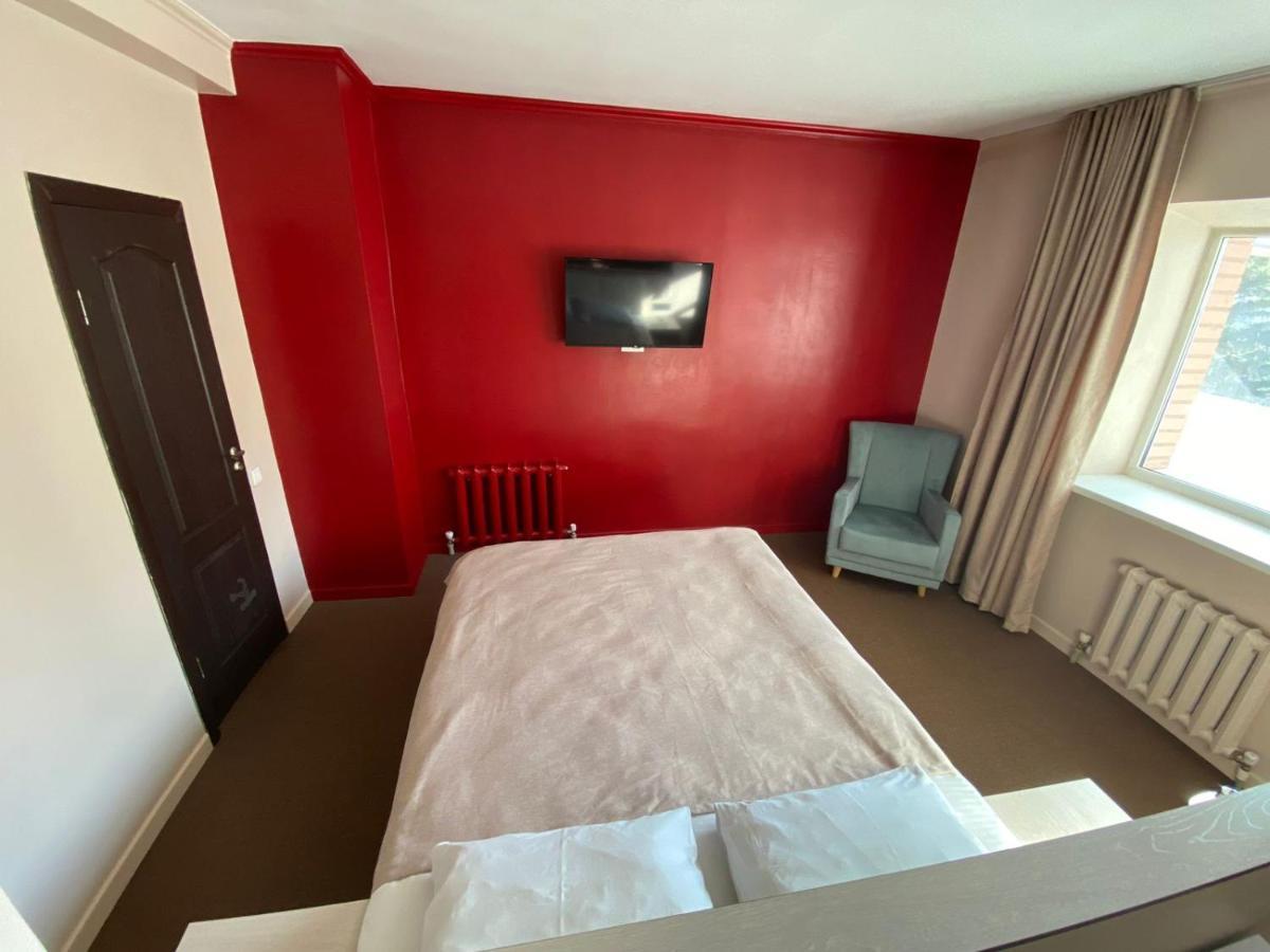 Ulpan Mini Hotel Astana Bagian luar foto