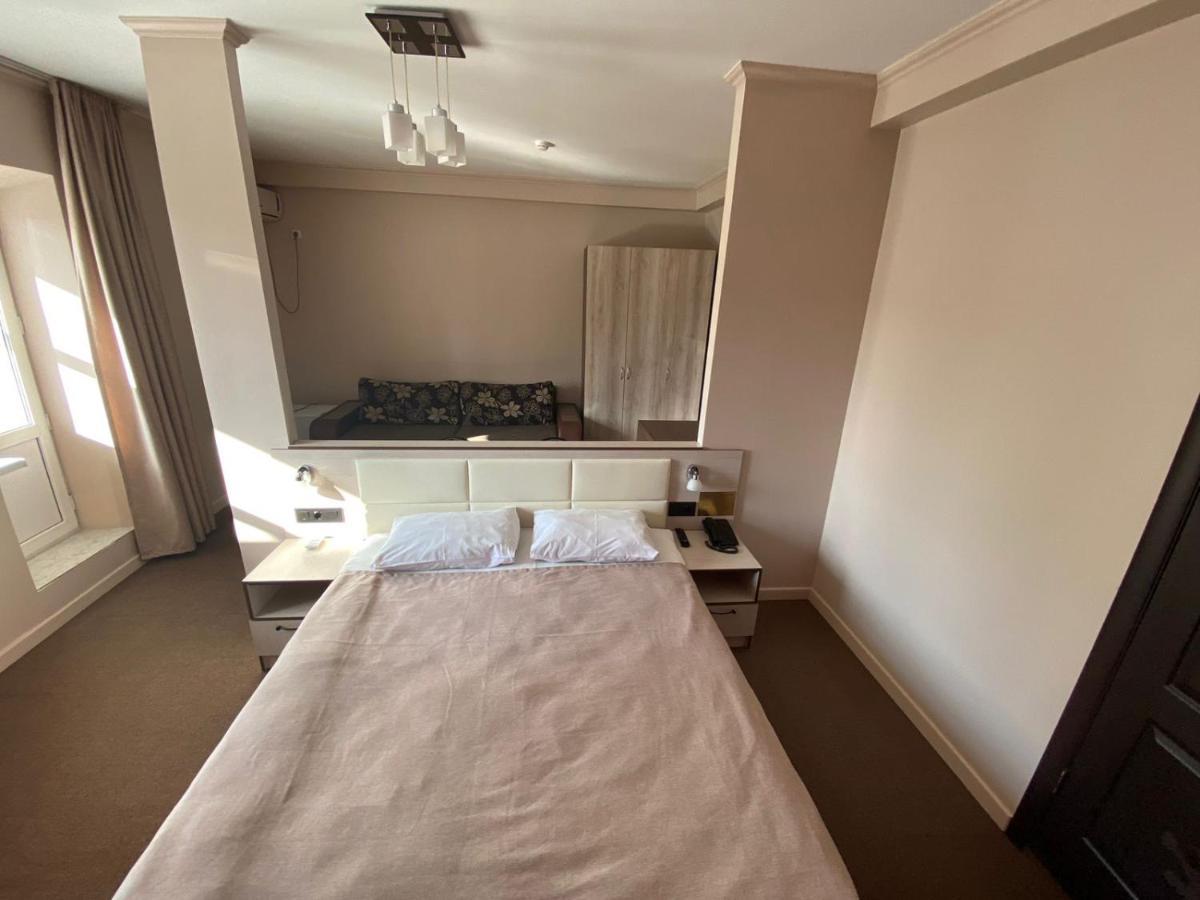 Ulpan Mini Hotel Astana Bagian luar foto