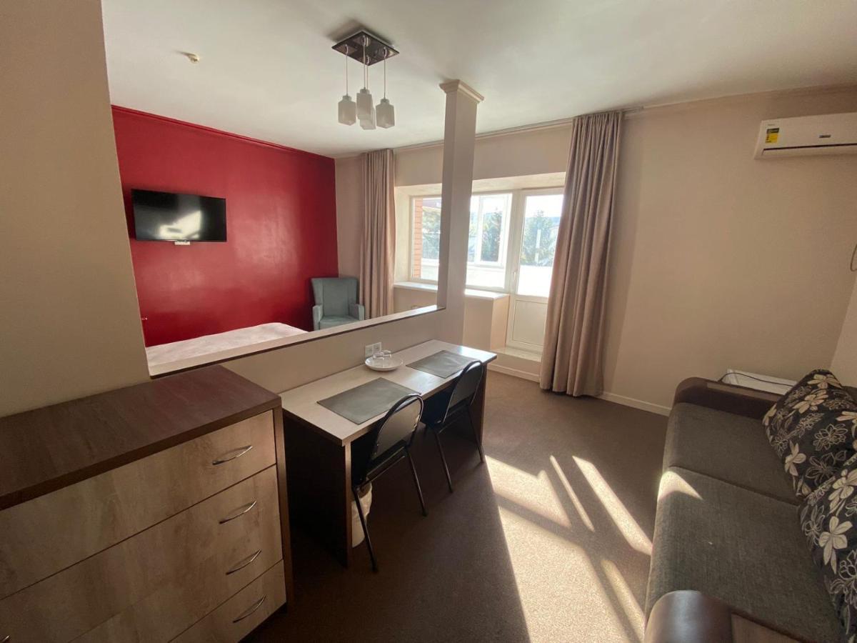 Ulpan Mini Hotel Astana Bagian luar foto