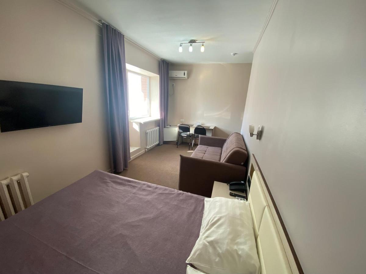 Ulpan Mini Hotel Astana Bagian luar foto
