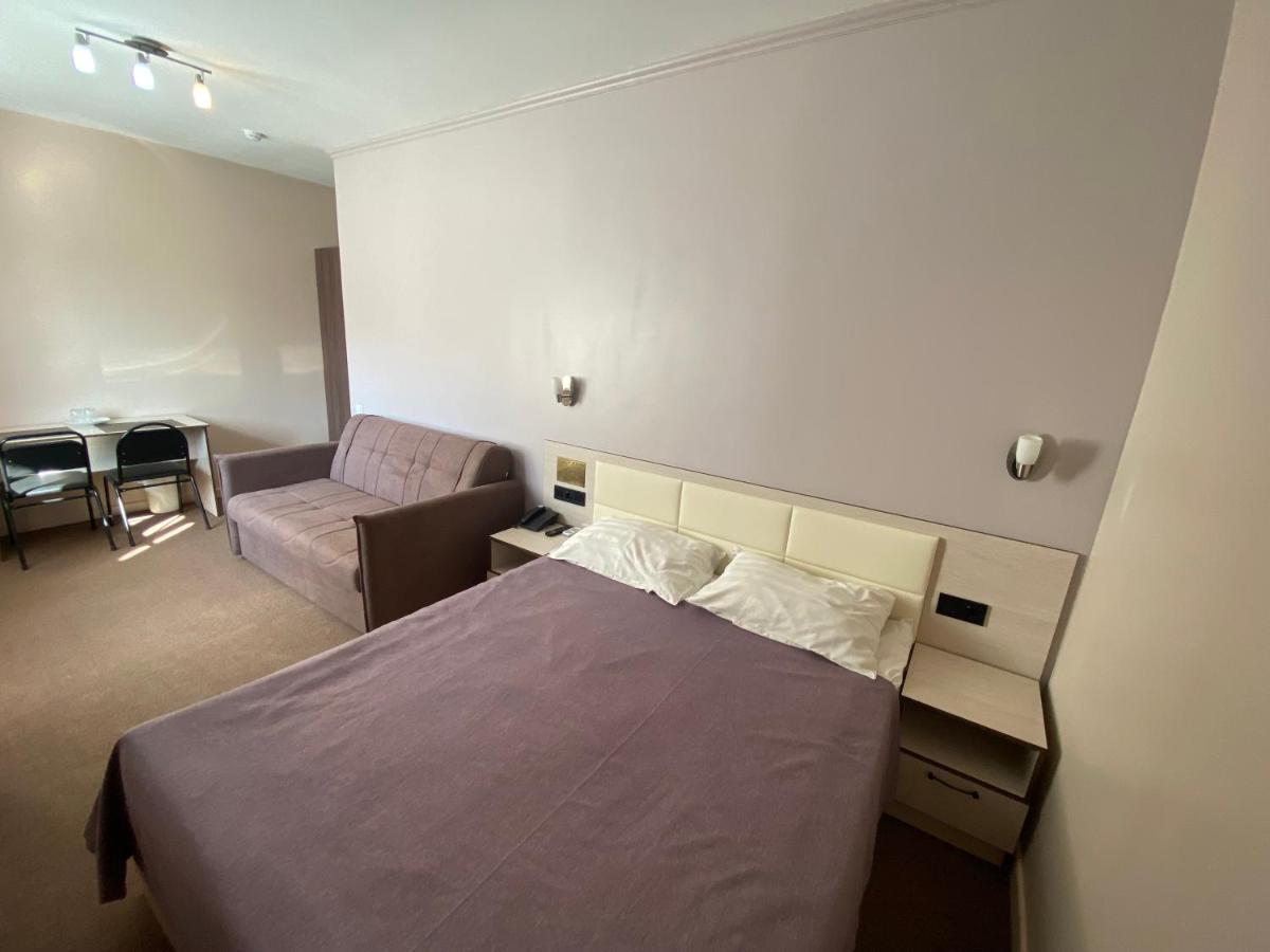 Ulpan Mini Hotel Astana Bagian luar foto