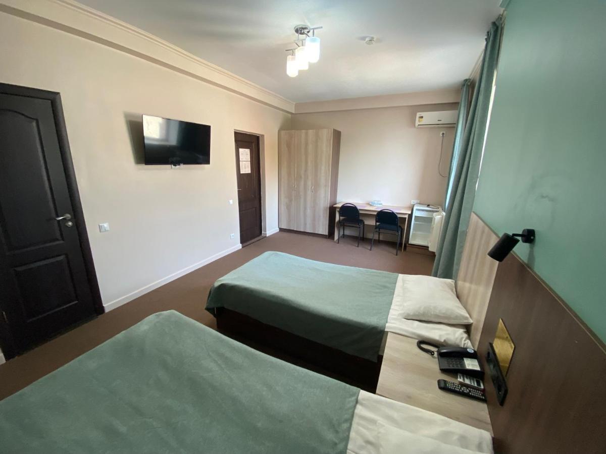 Ulpan Mini Hotel Astana Bagian luar foto