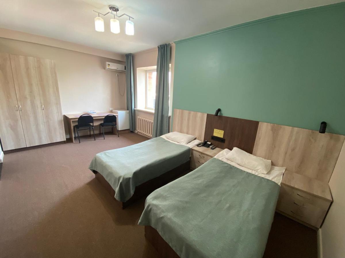 Ulpan Mini Hotel Astana Bagian luar foto