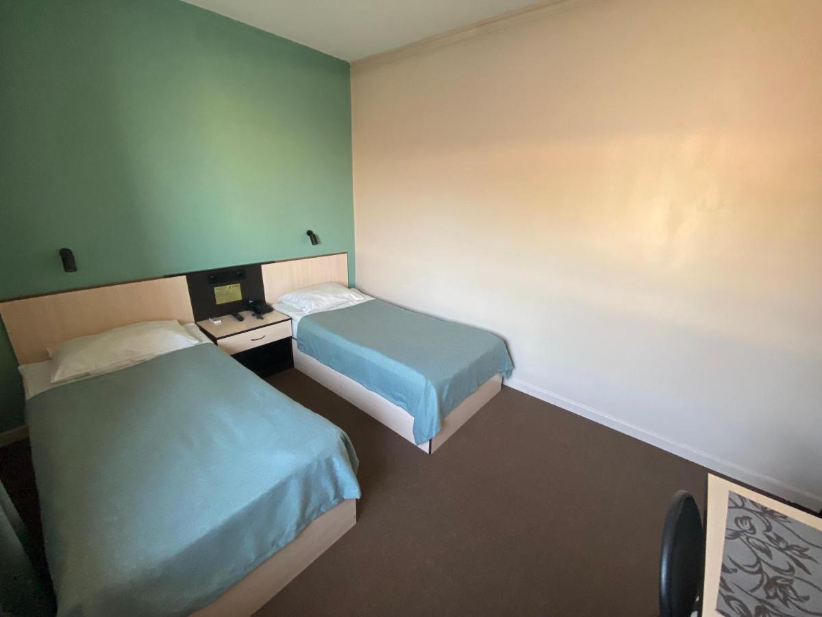 Ulpan Mini Hotel Astana Bagian luar foto