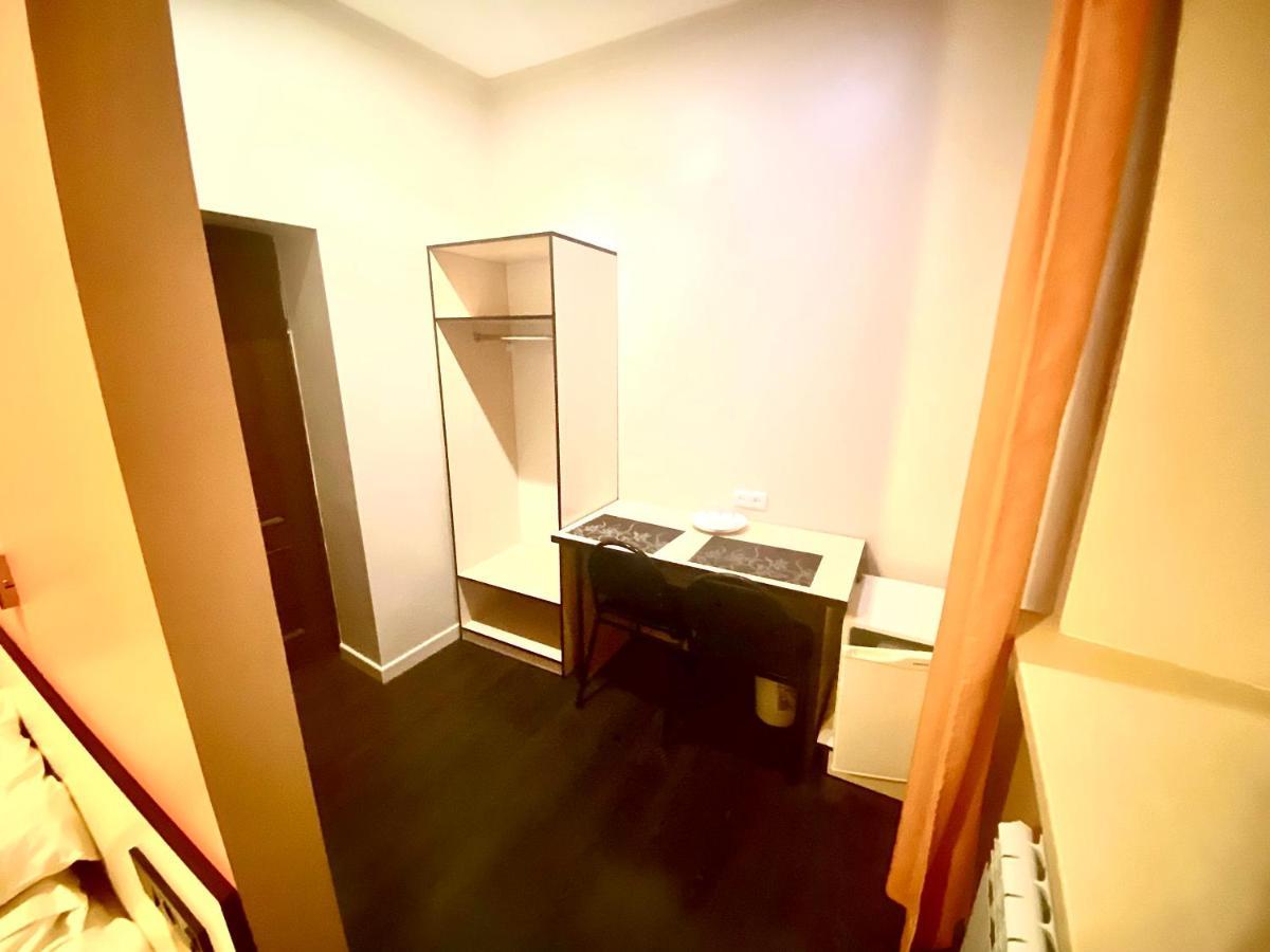 Ulpan Mini Hotel Astana Bagian luar foto