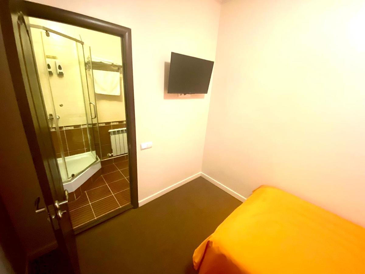 Ulpan Mini Hotel Astana Bagian luar foto