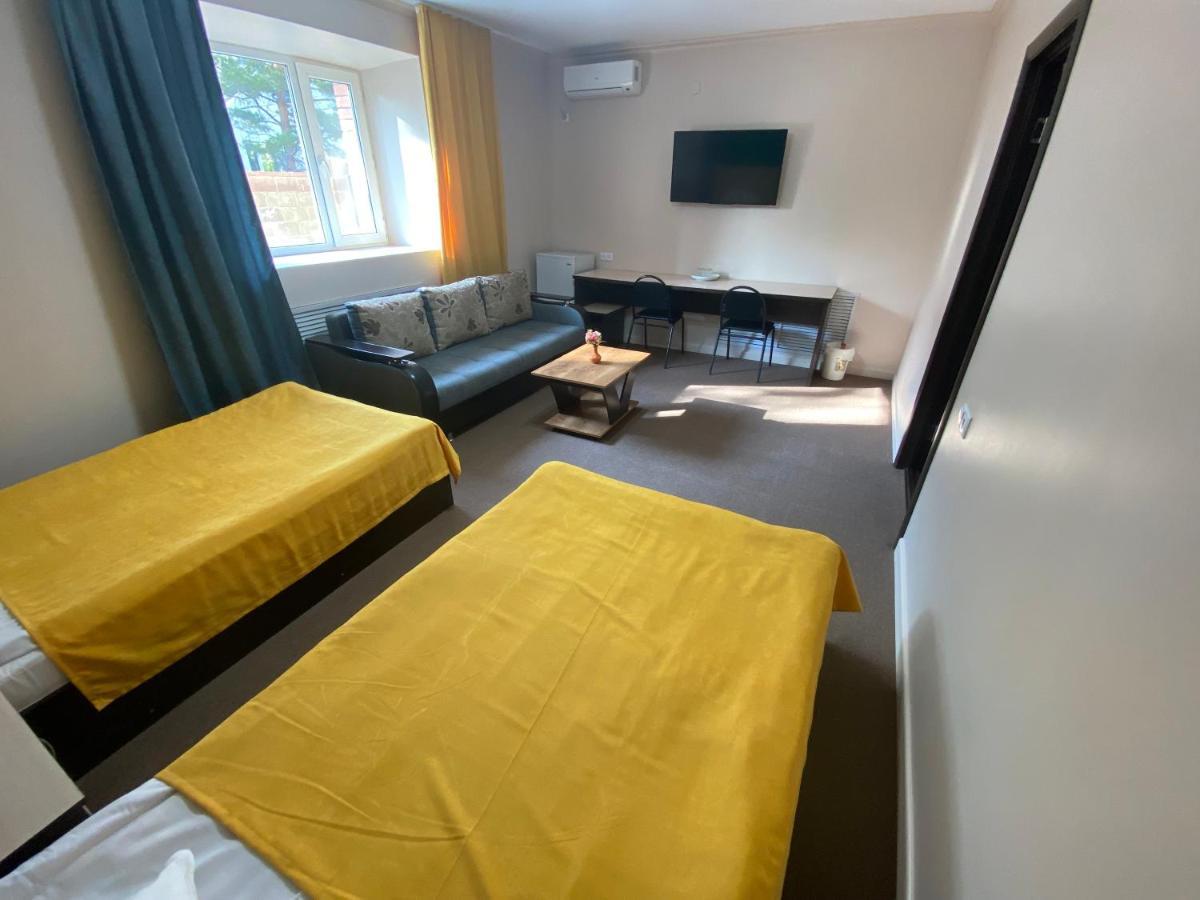 Ulpan Mini Hotel Astana Bagian luar foto