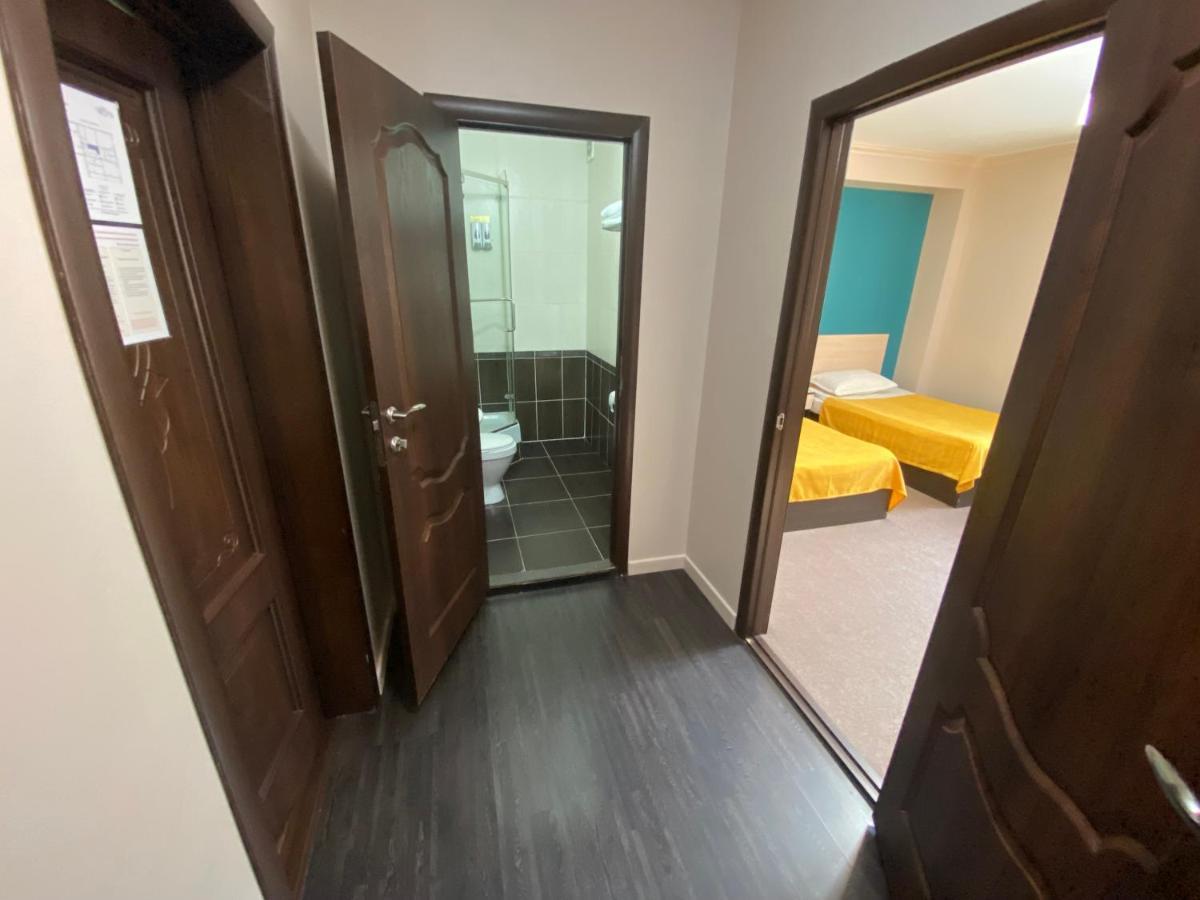 Ulpan Mini Hotel Astana Bagian luar foto