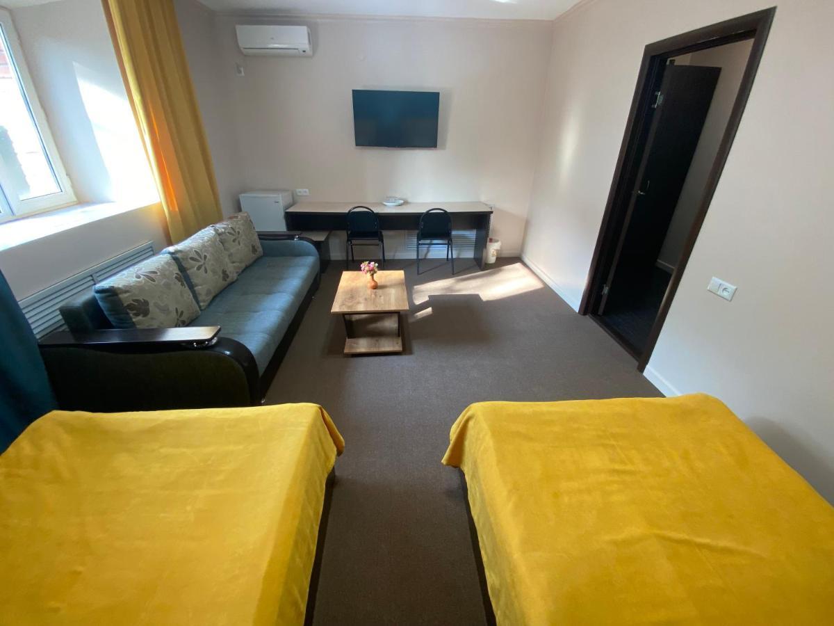 Ulpan Mini Hotel Astana Bagian luar foto
