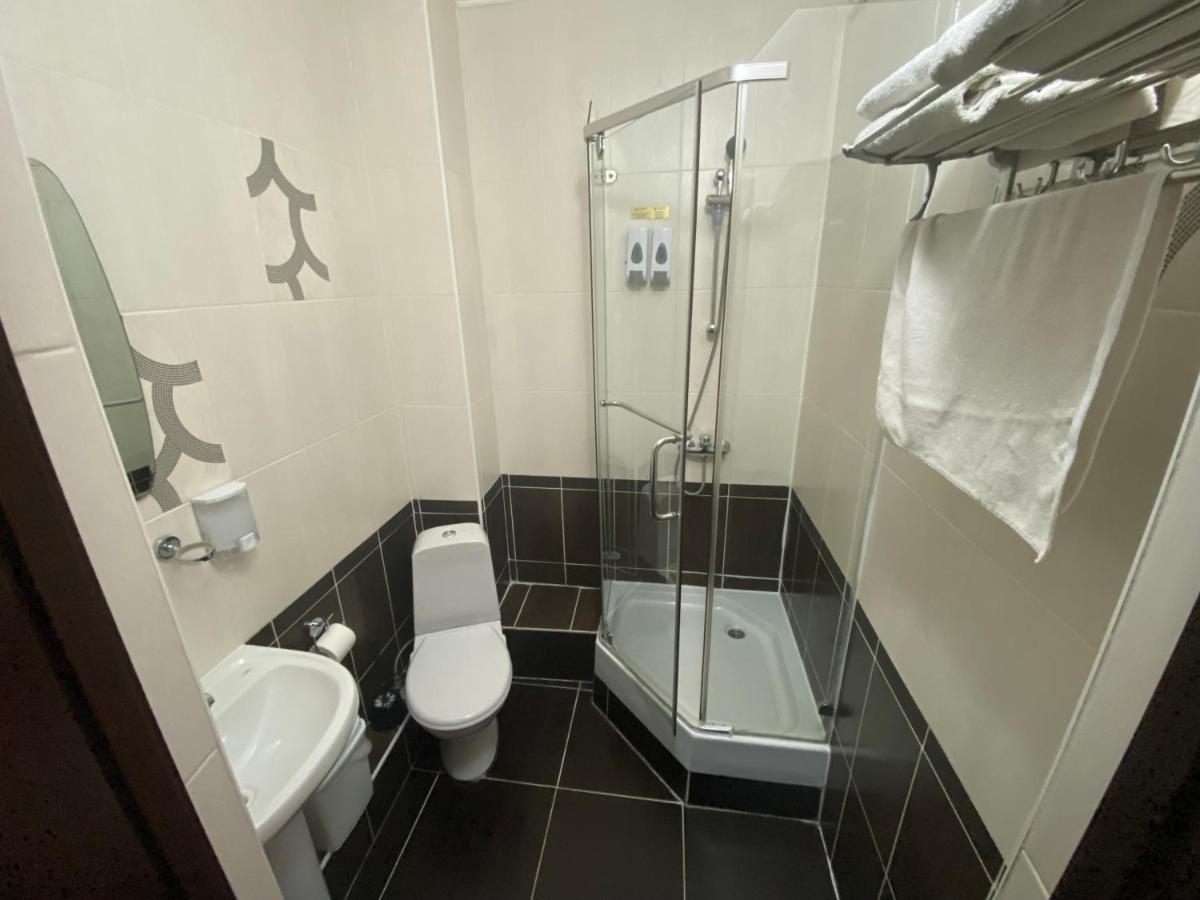 Ulpan Mini Hotel Astana Bagian luar foto
