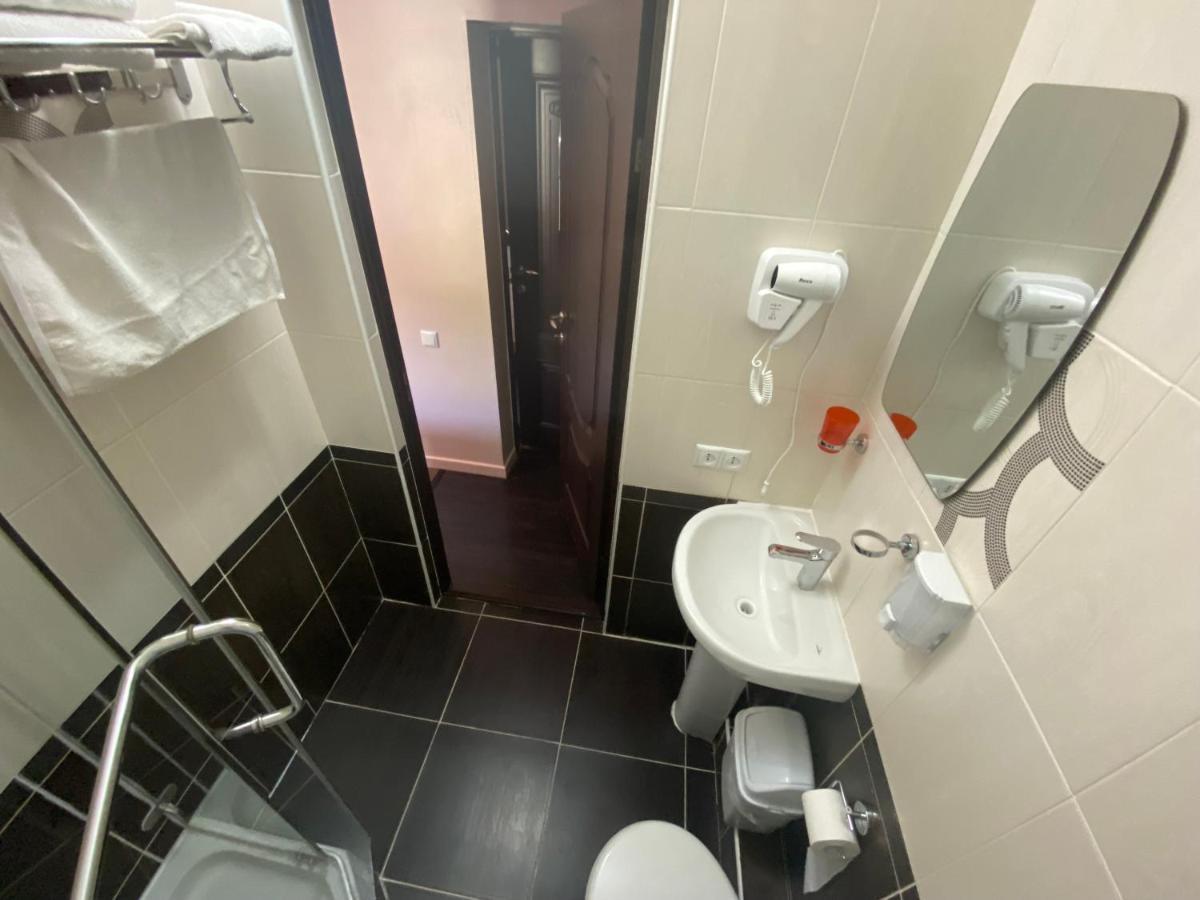 Ulpan Mini Hotel Astana Bagian luar foto