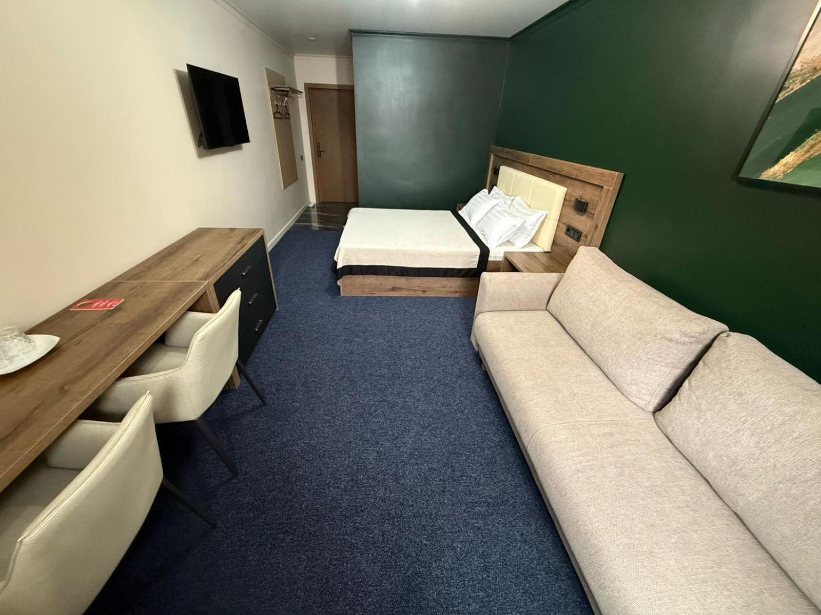 Ulpan Mini Hotel Astana Bagian luar foto