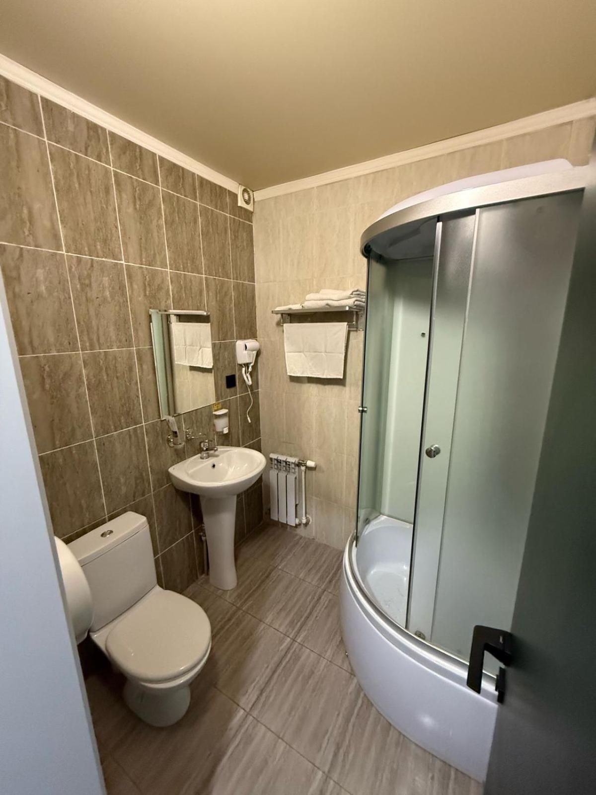 Ulpan Mini Hotel Astana Bagian luar foto