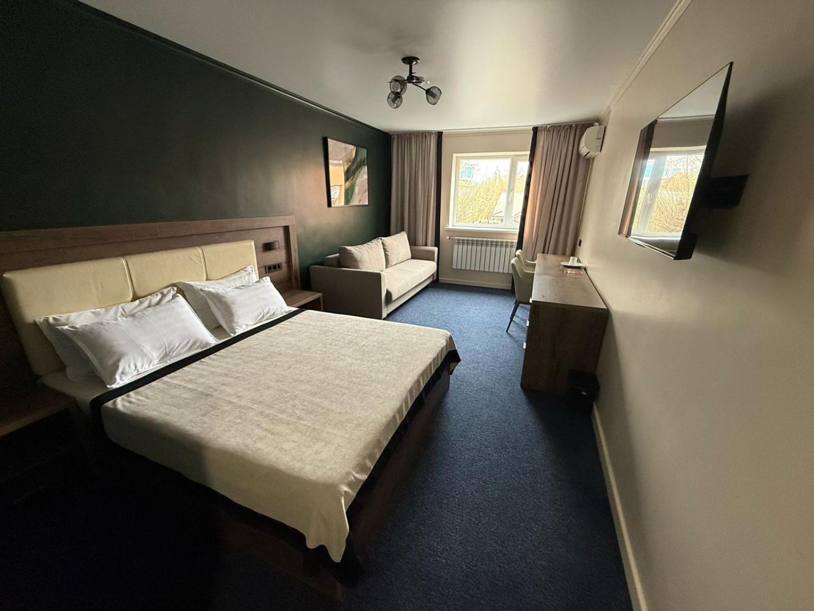 Ulpan Mini Hotel Astana Bagian luar foto