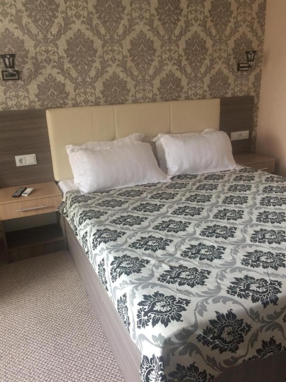 Ulpan Mini Hotel Astana Bagian luar foto