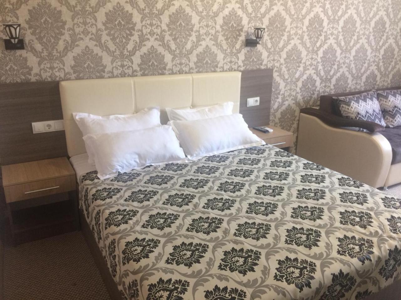 Ulpan Mini Hotel Astana Bagian luar foto