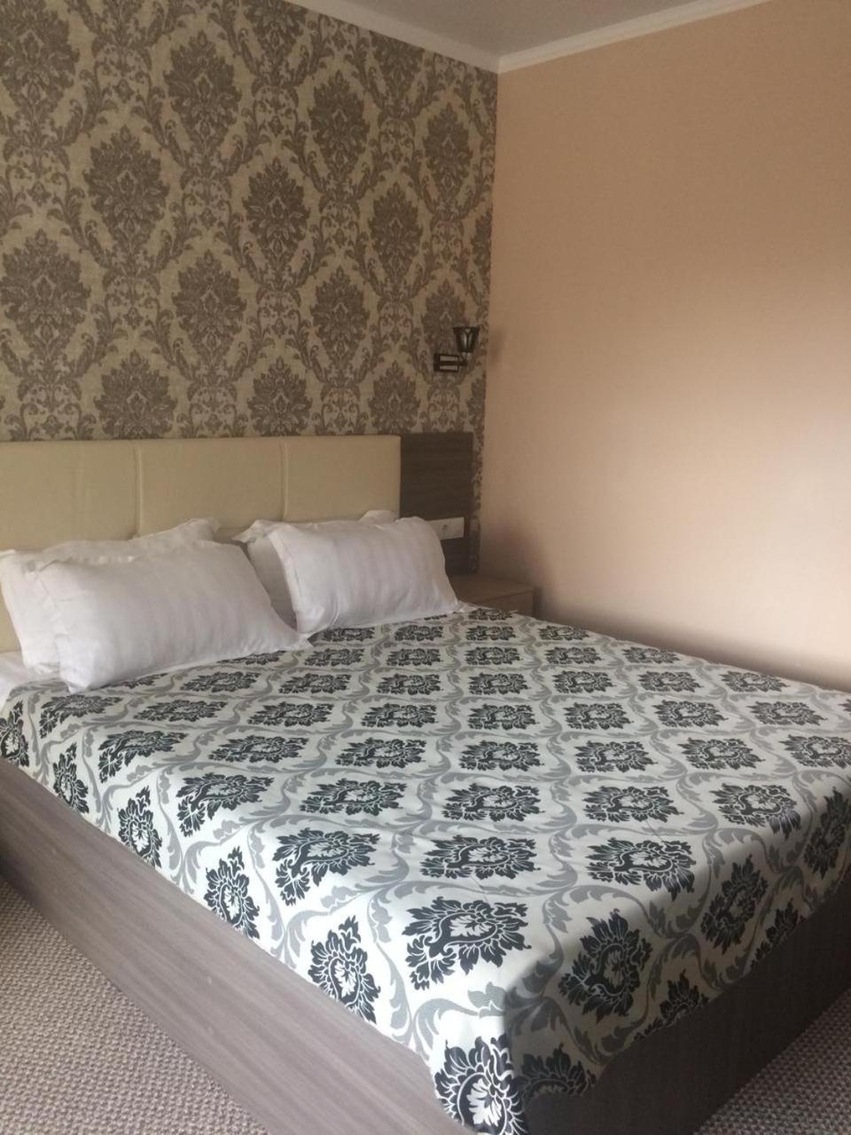 Ulpan Mini Hotel Astana Bagian luar foto